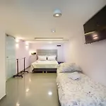 Walking Distance To Center Apartament *